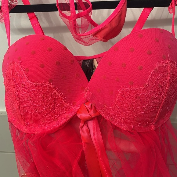 Brand new with tags VS hit pink lingerie - Picture 3 of 5